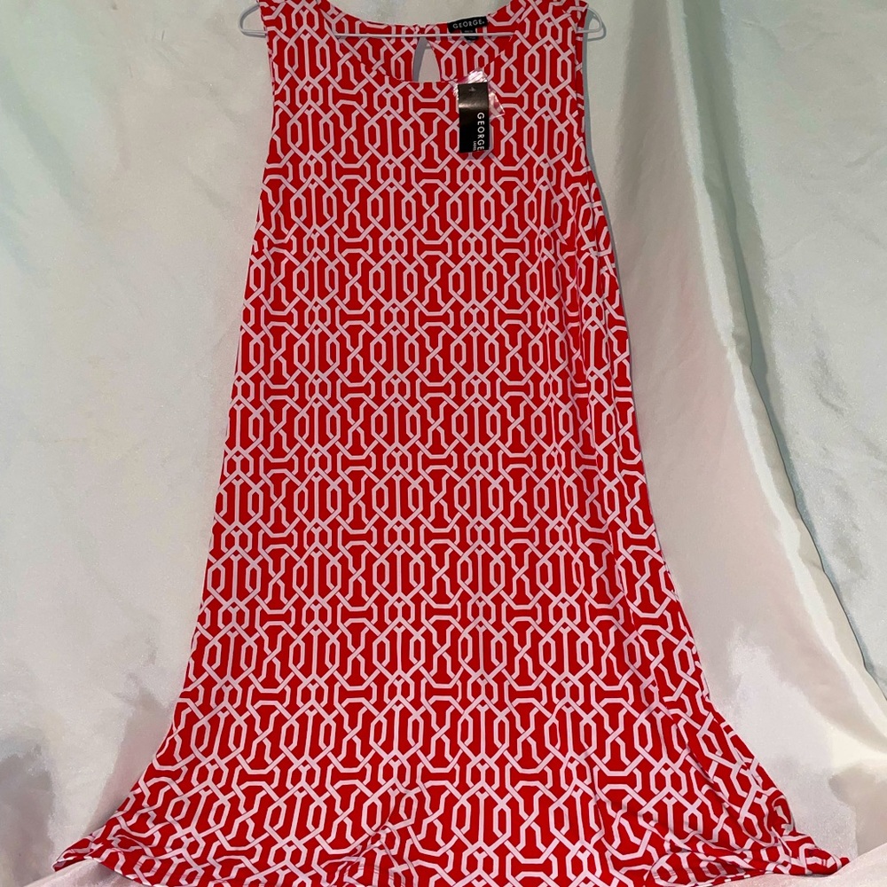 Comfortable sleeveless mini red
dress with pretty design.